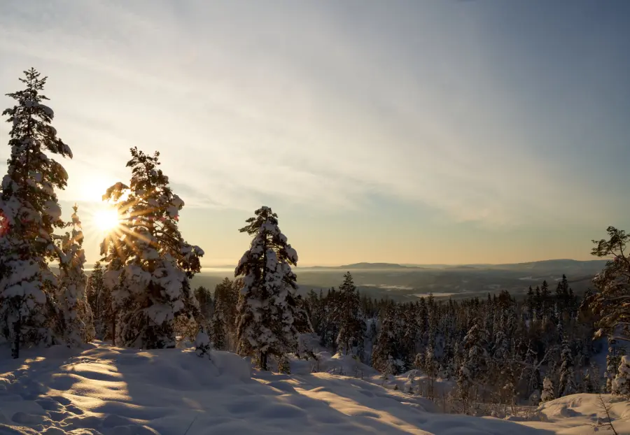 Talvinen tunturimaisema Äkäslompolossa Ylläksellä